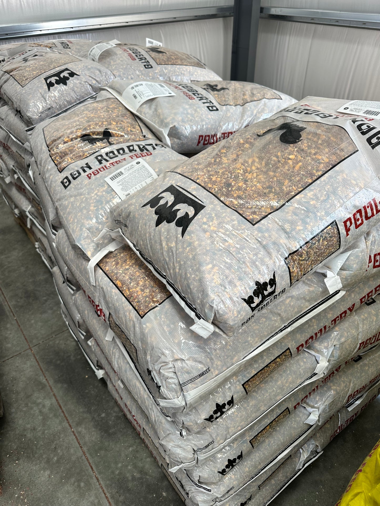 Don Roberto Gourmet Rooster Feed with Whole Corn – 80 lb